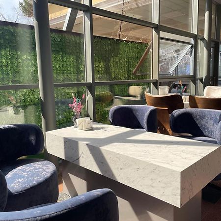 Aykun Hotel Alma-Ata Exteriör bild