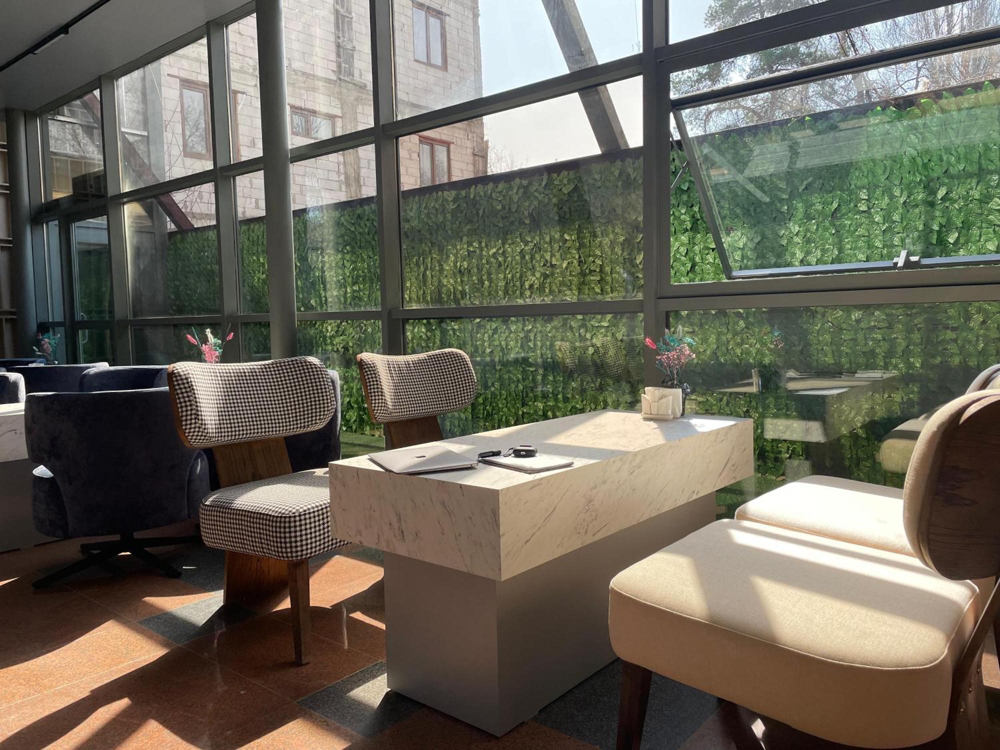 Aykun Hotel Alma-Ata Exteriör bild
