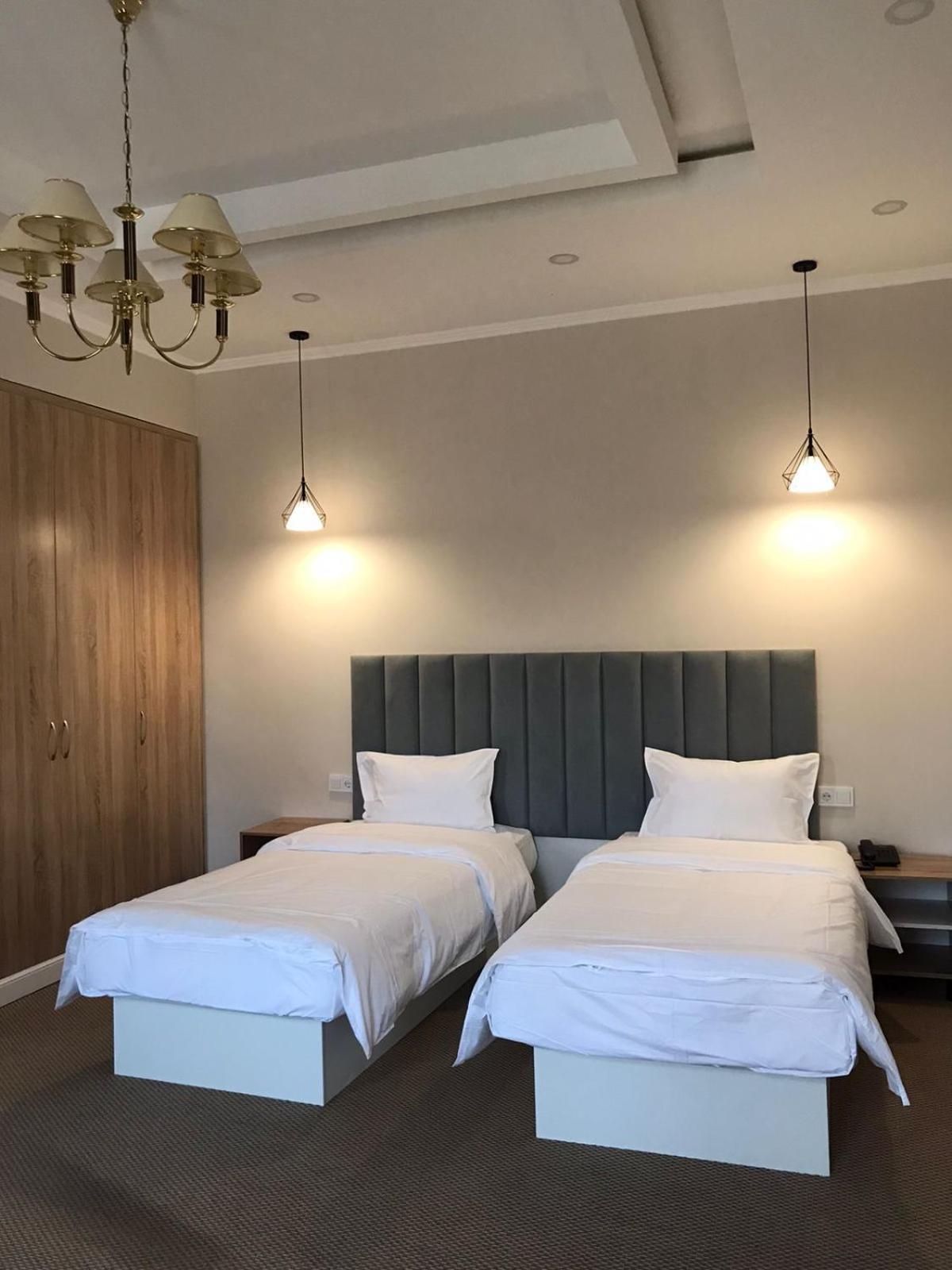 Aykun Hotel Alma-Ata Exteriör bild