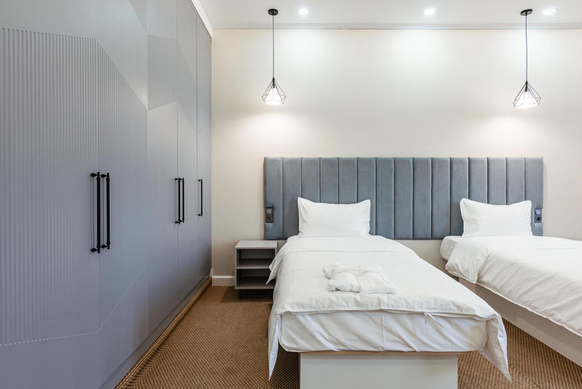 Aykun Hotel Alma-Ata Exteriör bild