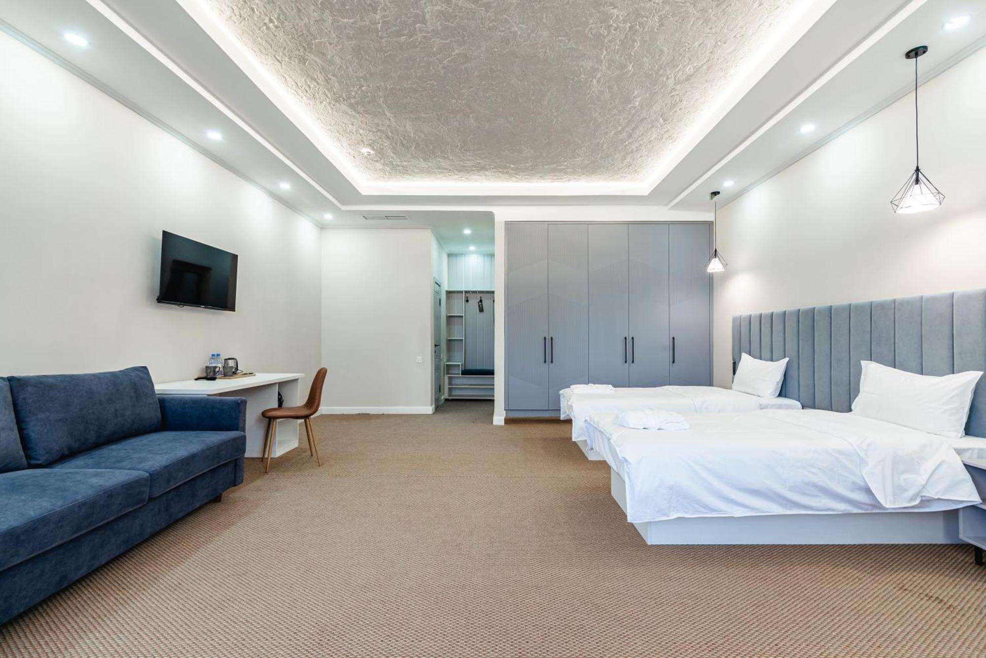 Aykun Hotel Alma-Ata Exteriör bild