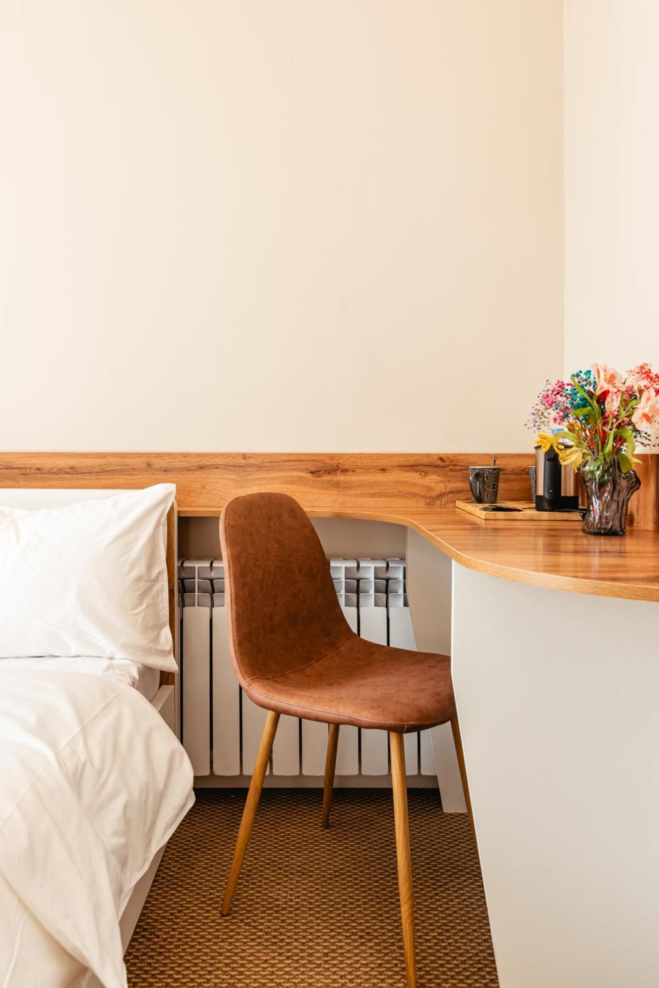 Aykun Hotel Alma-Ata Exteriör bild