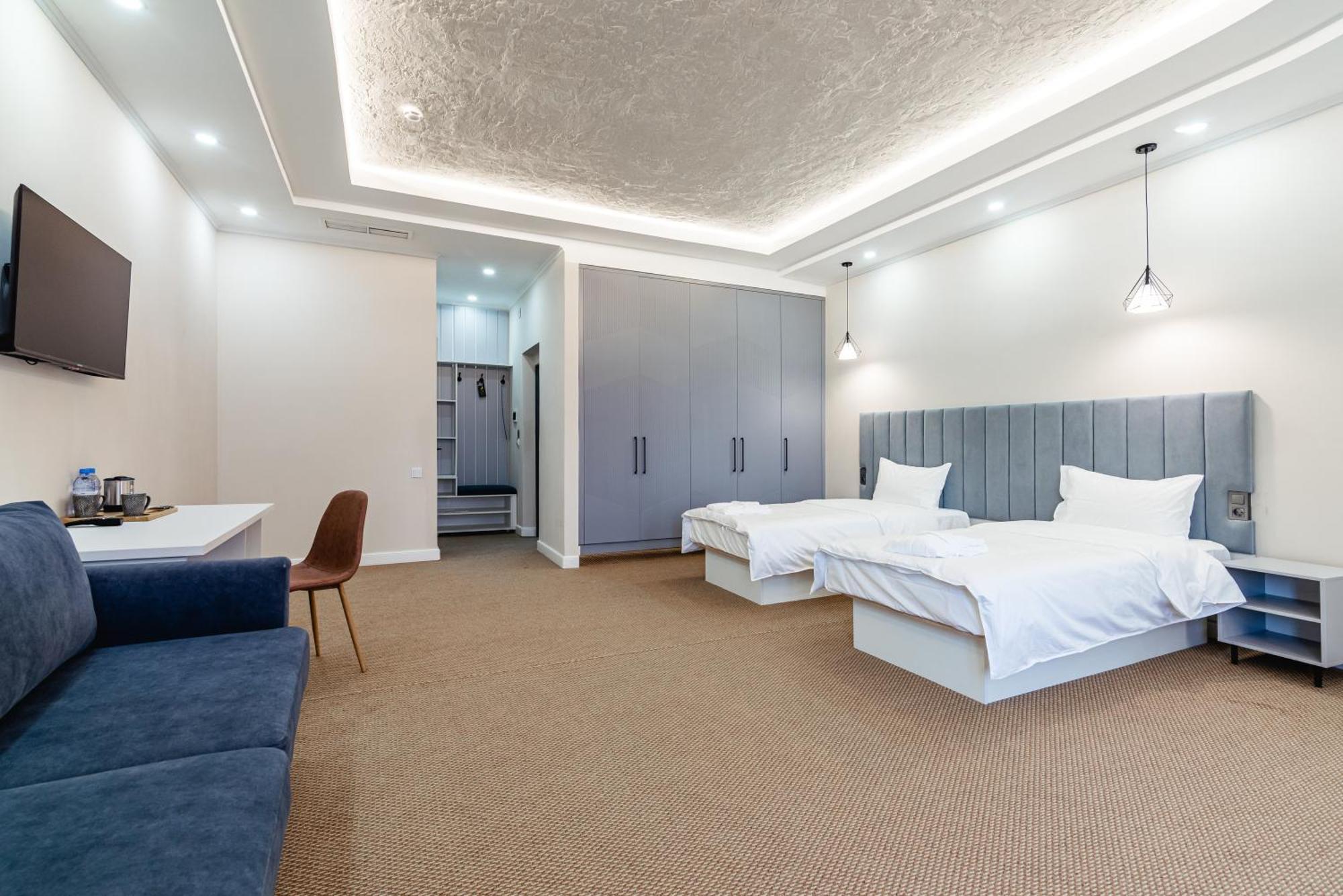 Aykun Hotel Alma-Ata Exteriör bild