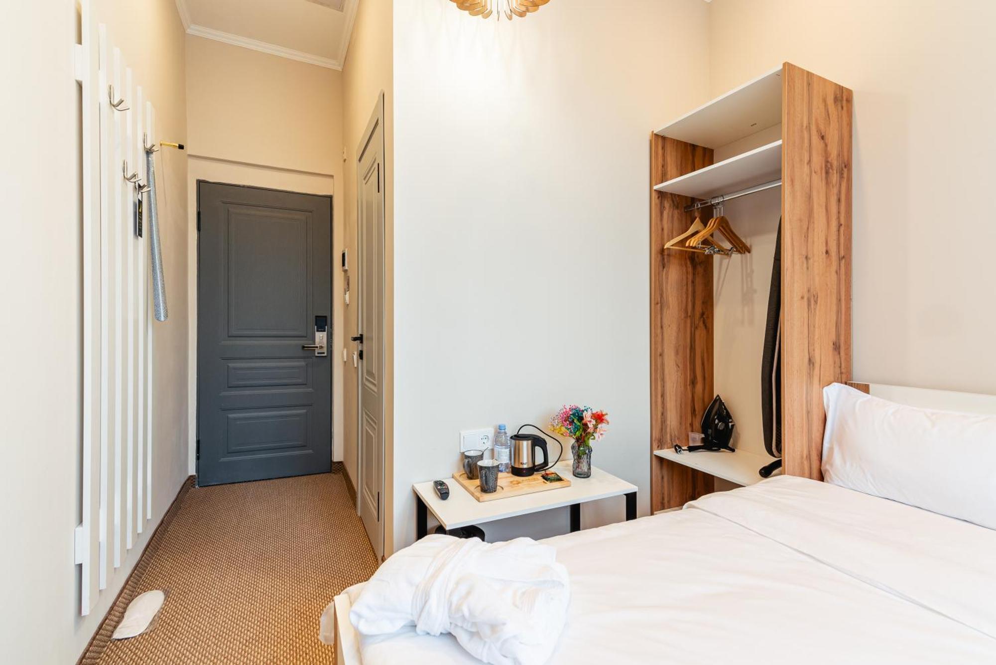 Aykun Hotel Alma-Ata Exteriör bild