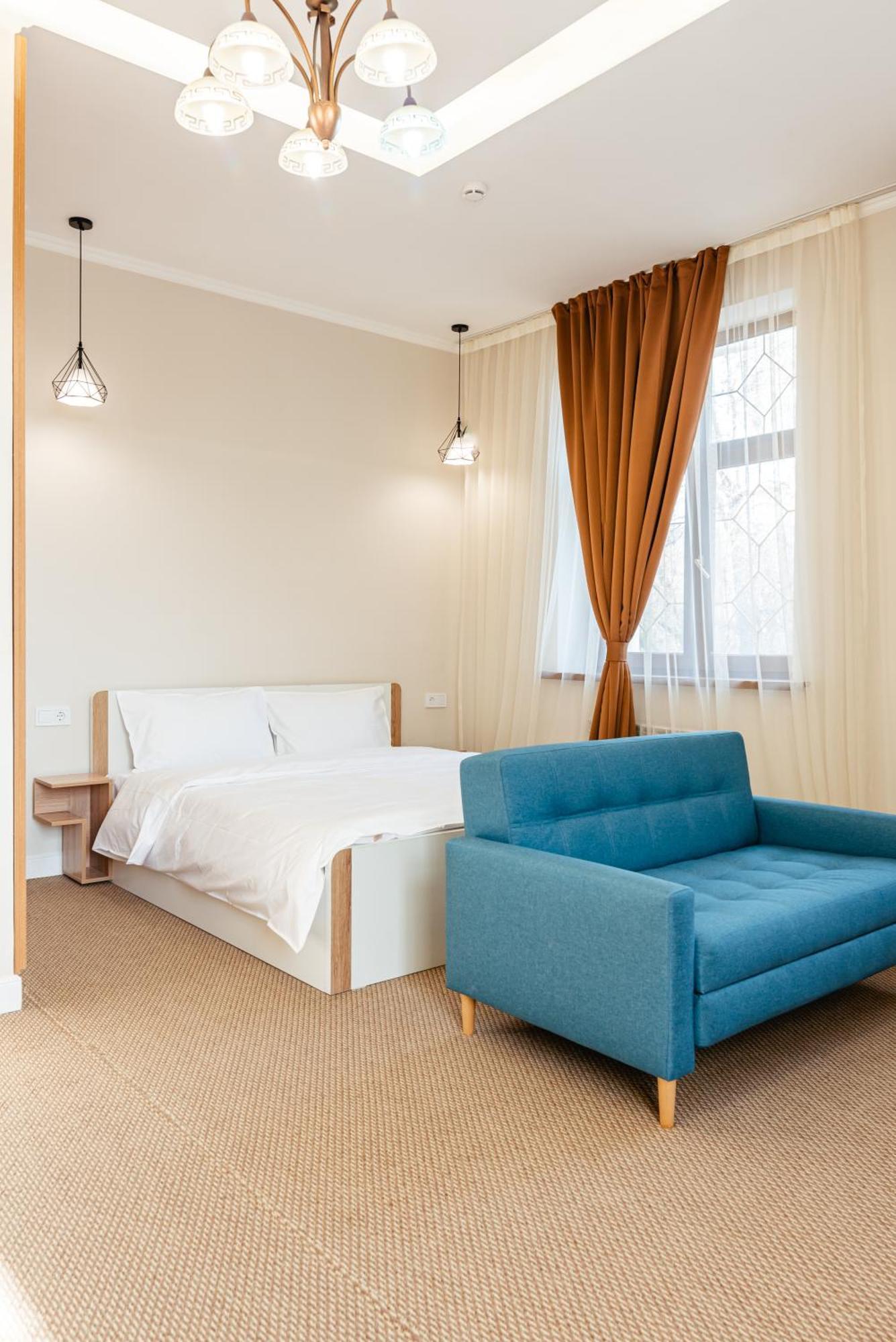 Aykun Hotel Alma-Ata Exteriör bild