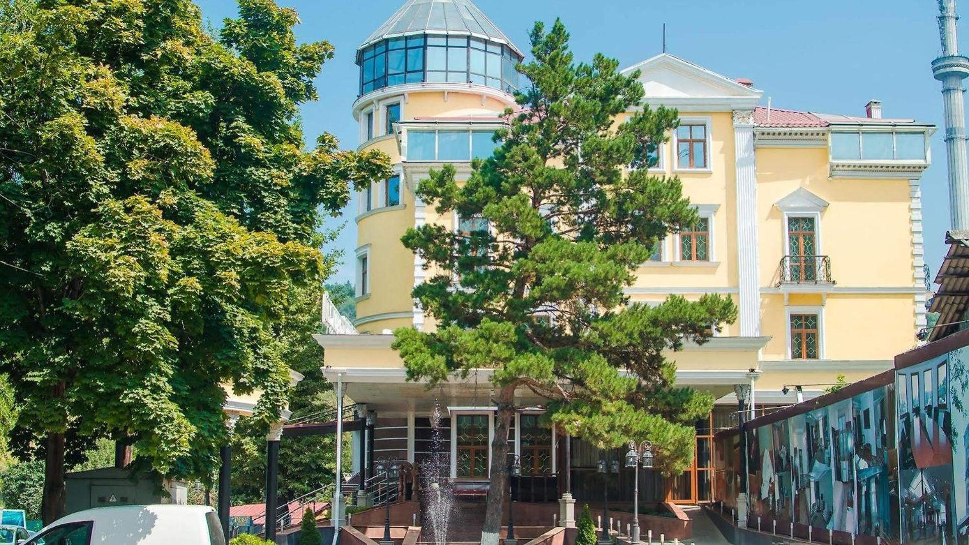 Aykun Hotel Alma-Ata Exteriör bild