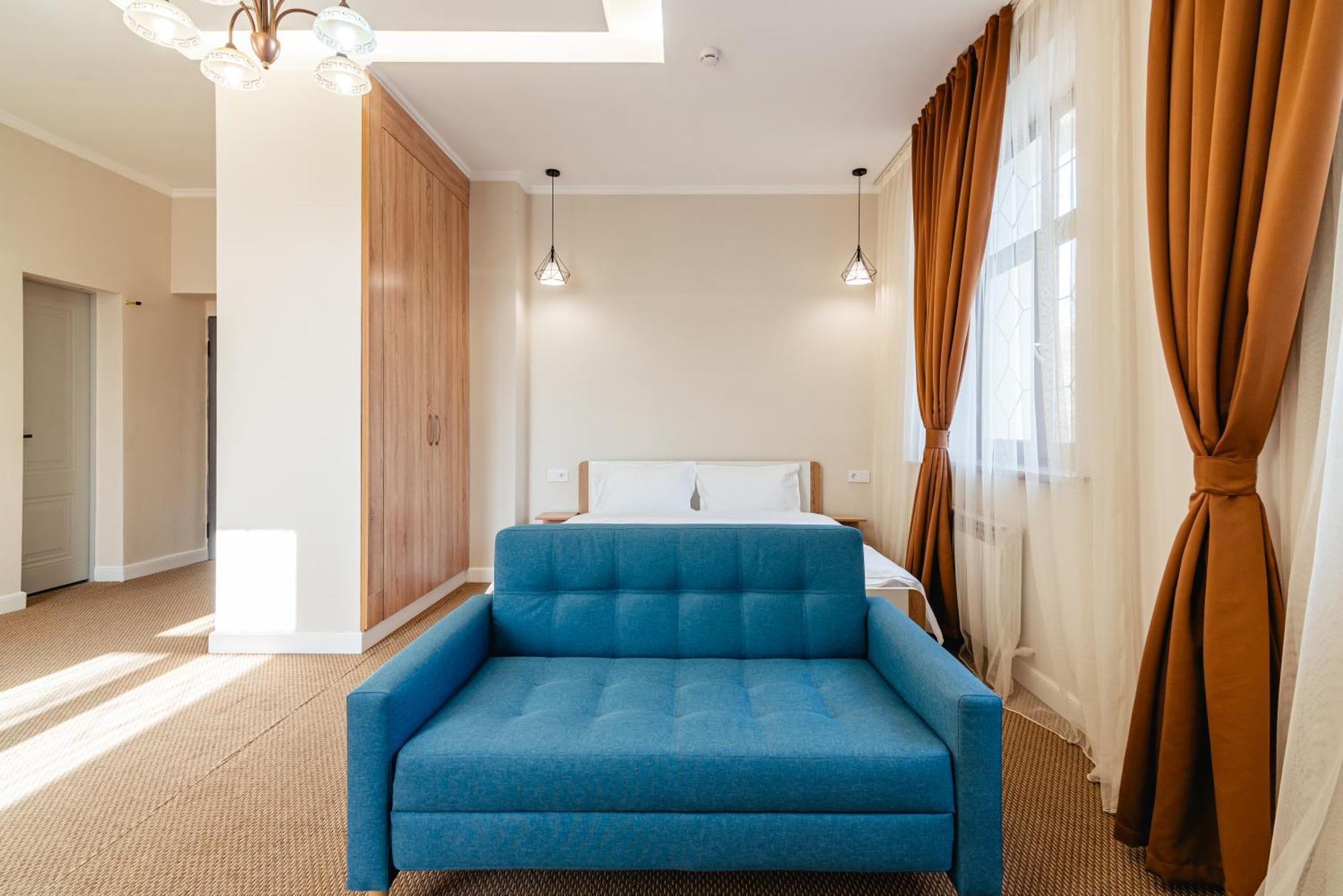 Aykun Hotel Alma-Ata Exteriör bild